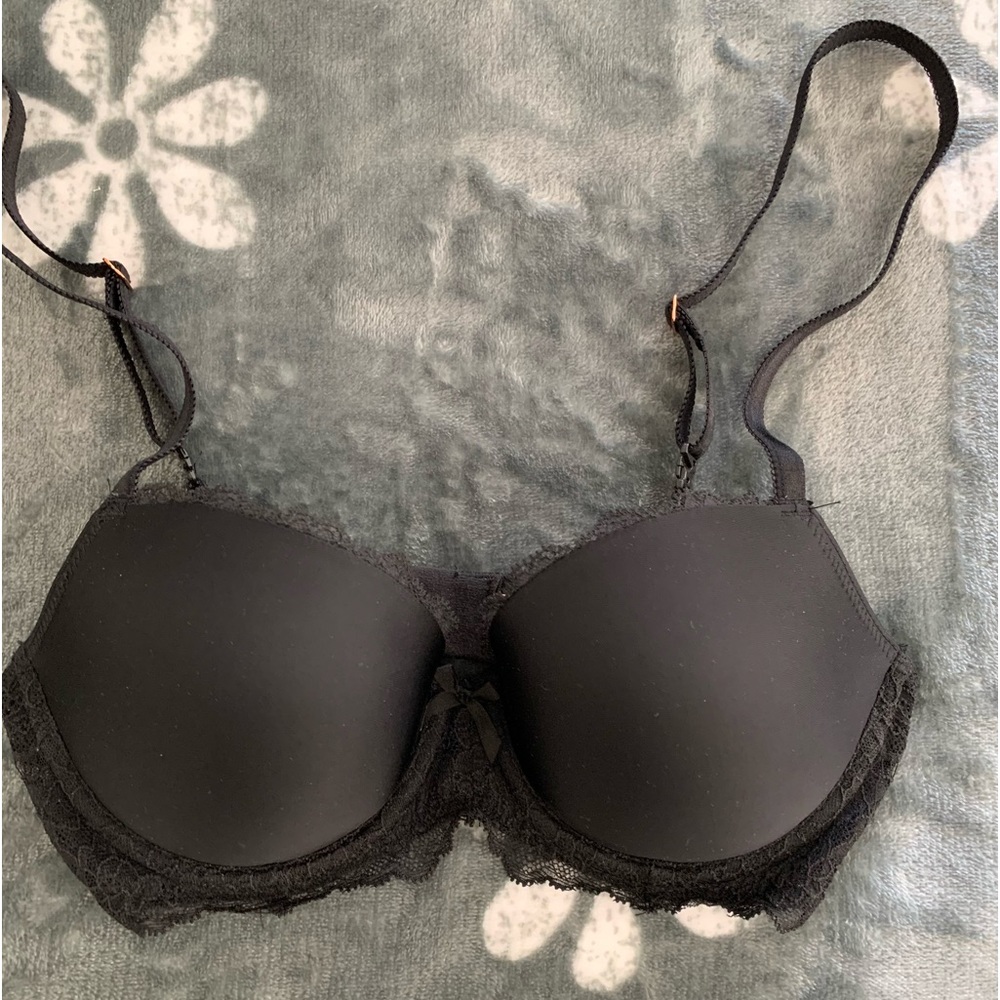 Victoria’s Secret Black Dream Angels Lightly Lined Lace Demi Bra 30D underwire